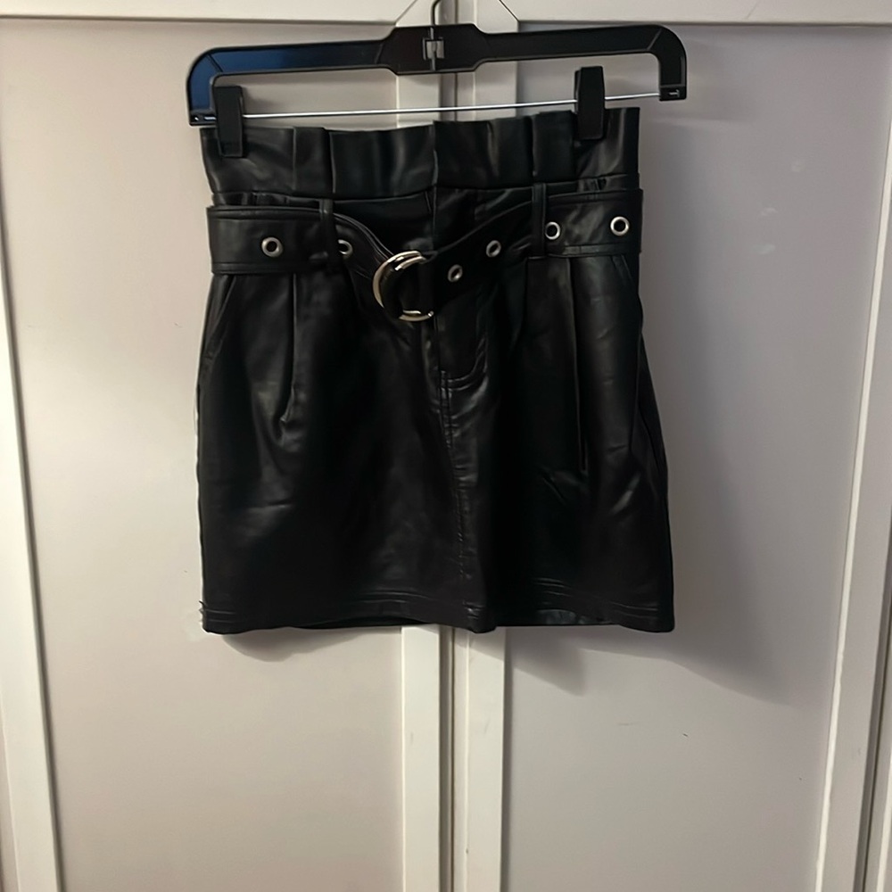 Etiquette Size XS Leather Skirt with Black Leather and Silver Belt